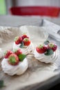 Mini pavlova