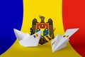 Moldavsko vlajka líčil na papír letadlo a člun 