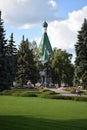 The monument against the background church2