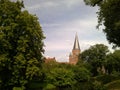 Mooie foto van het uitzicht op een kerk midden in de bossen