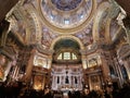 Napoli - Turisti nella Reale Cappella del Tesoro di San Gennaro