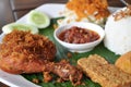 Nasi urap dengan ayam goreng