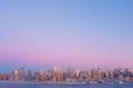 New York City Skyline al atardecer.