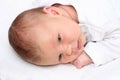 Neonato un bambino sdraiarsi 