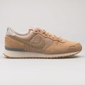 Nike Air VRTX Leather khaki sneaker