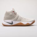 Nike Kyrie 2 bone silver sneaker