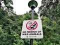 No feeding of wild animals sign