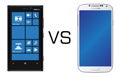 Nokia Lumia 920 black vs Samsung Galaxy S4 black Royalty Free Stock Photo