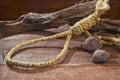 Noose knots with dead wood