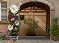 Old house courtyard with daisy pot Royalty Free Stock Photo