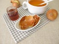 Onion peel tea with honey