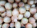 The onion is to be preserved with wine and then soaked for a month, then use the water to soak for facial treatment.