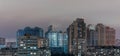 Panorama vechernego goroda, spal`nyye rayony i urbanisticheskiy peyzazh novostroyek v Rossii Makro-snimok krupnym planom