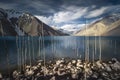 Panoramica de un lago con las montaÃÂ±as y el cielo azul