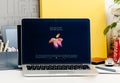 Macbook Pro Touch Bar presentation Apple Logo start keynote