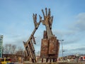 Passation, la statue des ÃÂ«trois mainsÃÂ» au rond-point des Beaux-Arts de Charleroi. Sculpteur Martin Guyaux