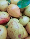 Pear texture: lots of pears collected in a bowl