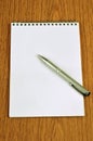 Pen lying on a notepad | Stylo posÃÂ© sur un bloc-notes