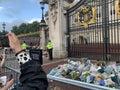 People at Buckingham Palace in London mourning Queen Elizabeth II death on the 08th September