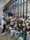 People at Buckingham Palace in London mourning Queen Elizabeth II death on the 08th September