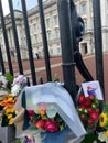 People at Buckingham Palace in London mourning Queen Elizabeth II death on the 08th September