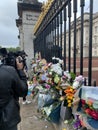 People at Buckingham Palace in London mourning Queen Elizabeth II death on the 08th September