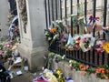 People at Buckingham Palace in London mourning Queen Elizabeth II death on the 08th September