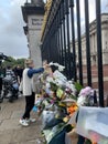 People at Buckingham Palace in London mourning Queen Elizabeth II death on the 08th September