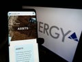 Person holding smartphone with webpage of US oil and gas company EP Energy LLC on screen in front of logo.