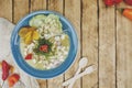 Peruánský jídlo obří kalmar podáváme na modrý deska 