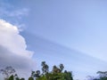 The phenomenon of late afternoon clouds displays artistic natural lines