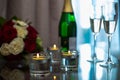 Photo champagne with candles on the bedside table