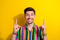 Photo of cheerful businessman in vintage shirt point fingers up look above head great idea for startup isolated on