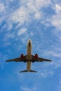 Photo Low, angle view of a commercial plane about to landing. Passenger plane is landing on blue sky