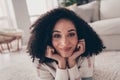 Photo portrait of attractive young woman lying floor fists cheeks dressed casual clothes cozy day light home interior Royalty Free Stock Photo