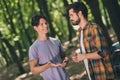 Photo portrait guys communicating smiling talking to each other in green summer forest