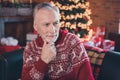 Photo portrait senior man smiling wearing sweater sitting on couch contemplated got idea