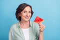 Photo portrait senior woman smiling keeping watermelon in white t-shirt isolated pastel blue color background Royalty Free Stock Photo