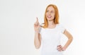 Photo smiling red hair lady isolated on white background pointing her finger in eureka sign, having great innovative idea,