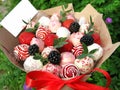 Photo strawberry blackberry berry sweet chocolate bouquet romantic gift