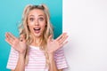 Photo of young astonished surprised blonde curly hair girl raise palm up shocked pink t-shirt whiteboard news isolated