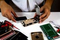 Process to change mobile phone batteries Step 6 : The repairman successfully removed the battery from the mobile phone.