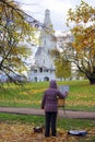 Plein air painting in the autumn foliage at Kolomenskoye