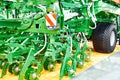 Pneumatic seeder for agricultural machinery