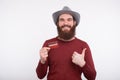 Smiling young bearded man showing credit card Royalty Free Stock Photo