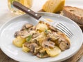 Potato with edible mushroom and cheese