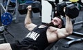 Poto Bodybuilder working out in a gym Royalty Free Stock Photo