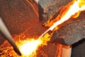 Pouring molten steel in transportation device