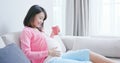 Pregnant woman drink tea