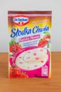 Dr. Oekter instant semolina pudding with strawberry.